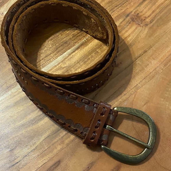 Leather embossed & riveted belt. Unisex. - Picture 16 of 16